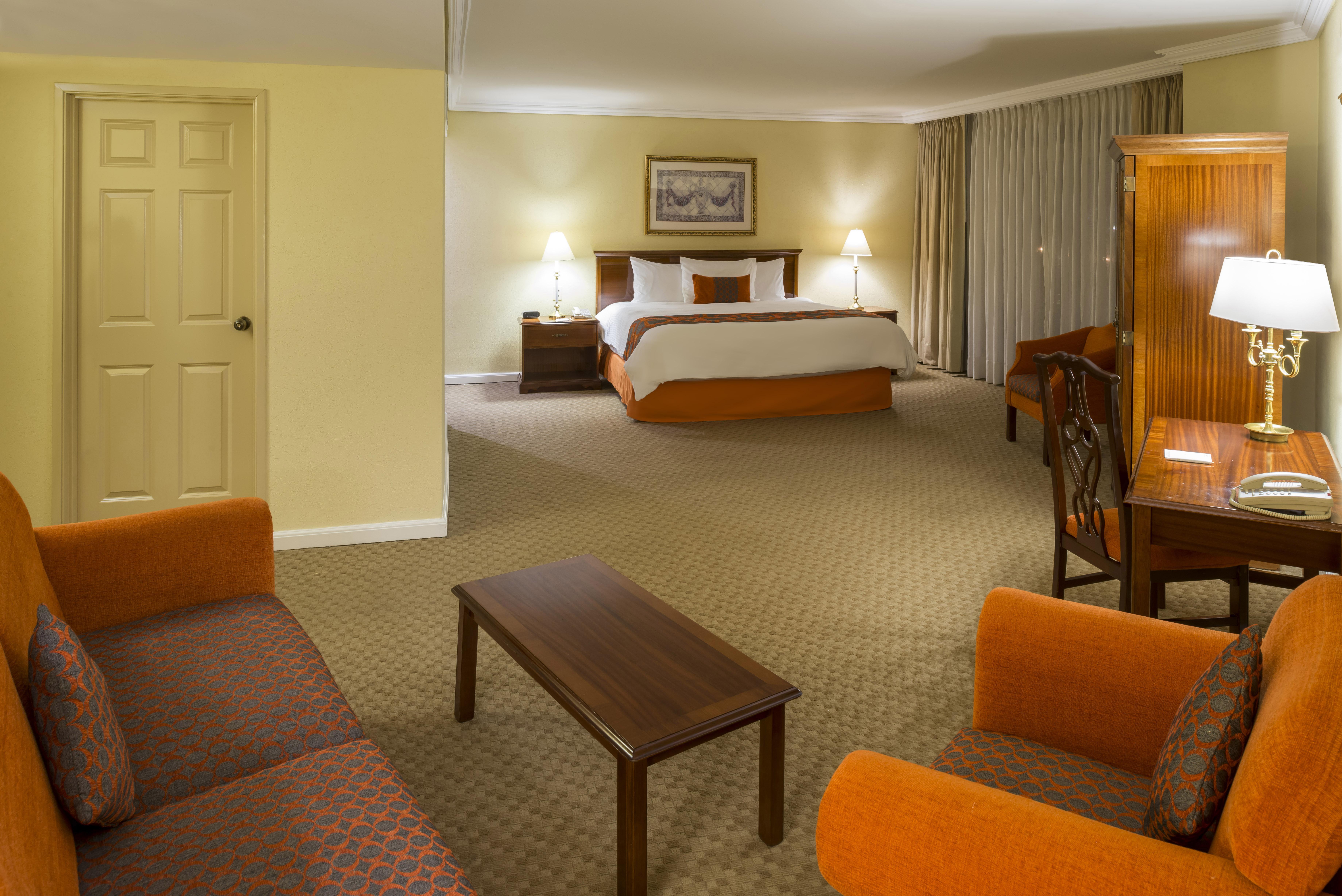 Camino Real Puebla Angelopolis Hotell Exteriör bild A typical suite at the Hilton Garden Inn