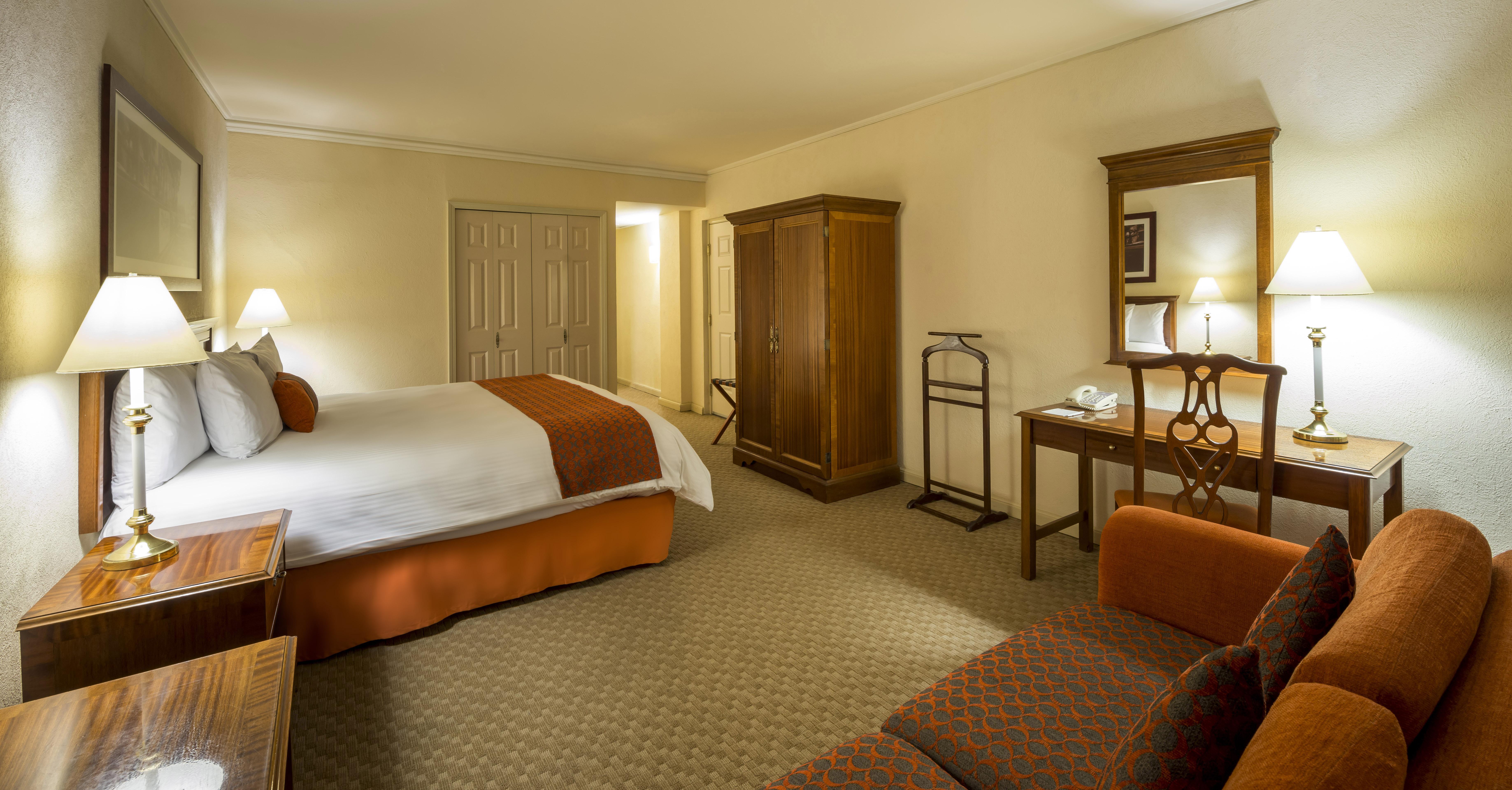 Camino Real Puebla Angelopolis Hotell Exteriör bild A guest room at the Lodge at Vail