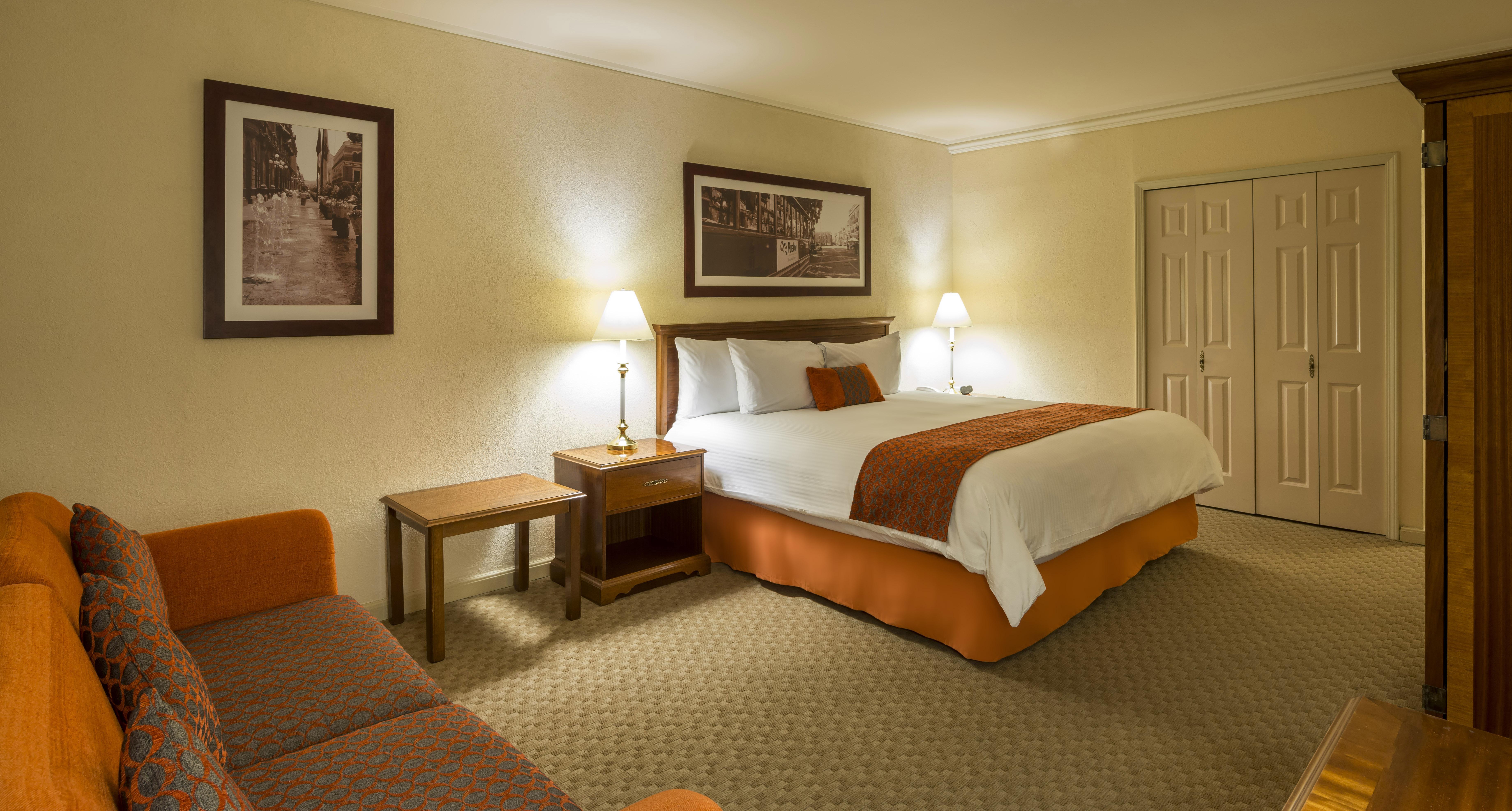 Camino Real Puebla Angelopolis Hotell Exteriör bild A guest room at the Inn at the Opera