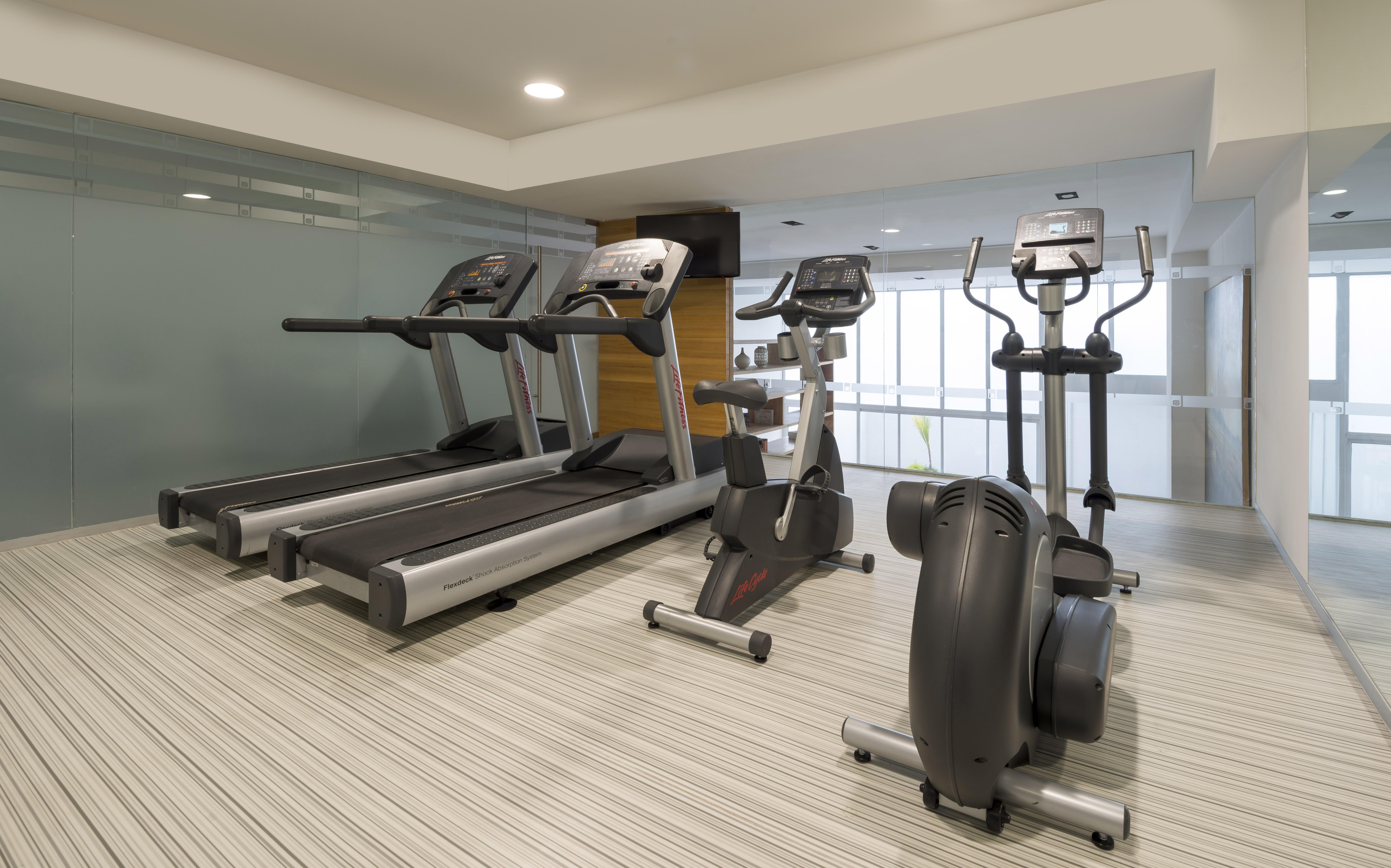 Camino Real Puebla Angelopolis Hotell Exteriör bild Elliptical cross trainer (right)