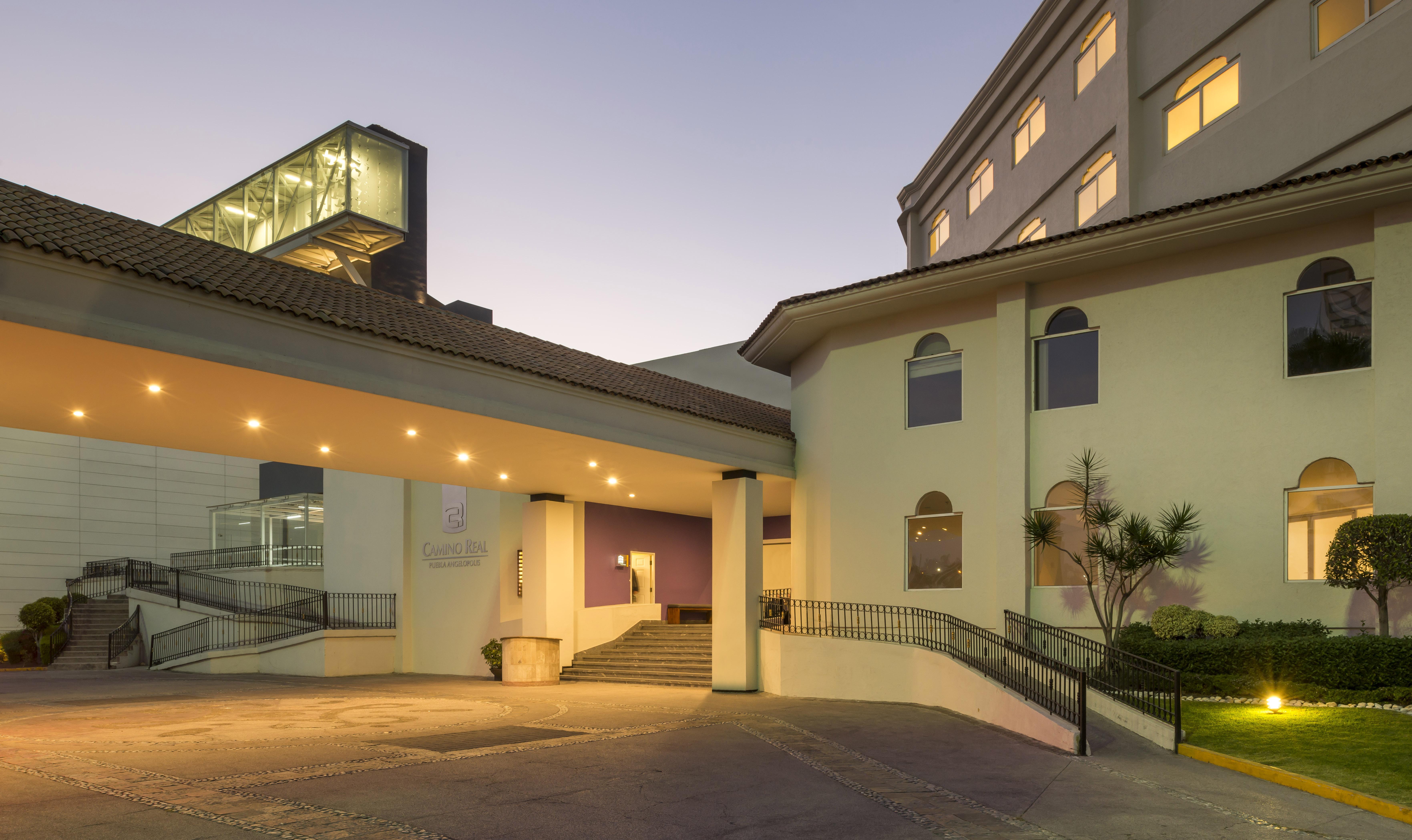 Camino Real Puebla Angelopolis Hotell Exteriör bild The main entrance of the hotel