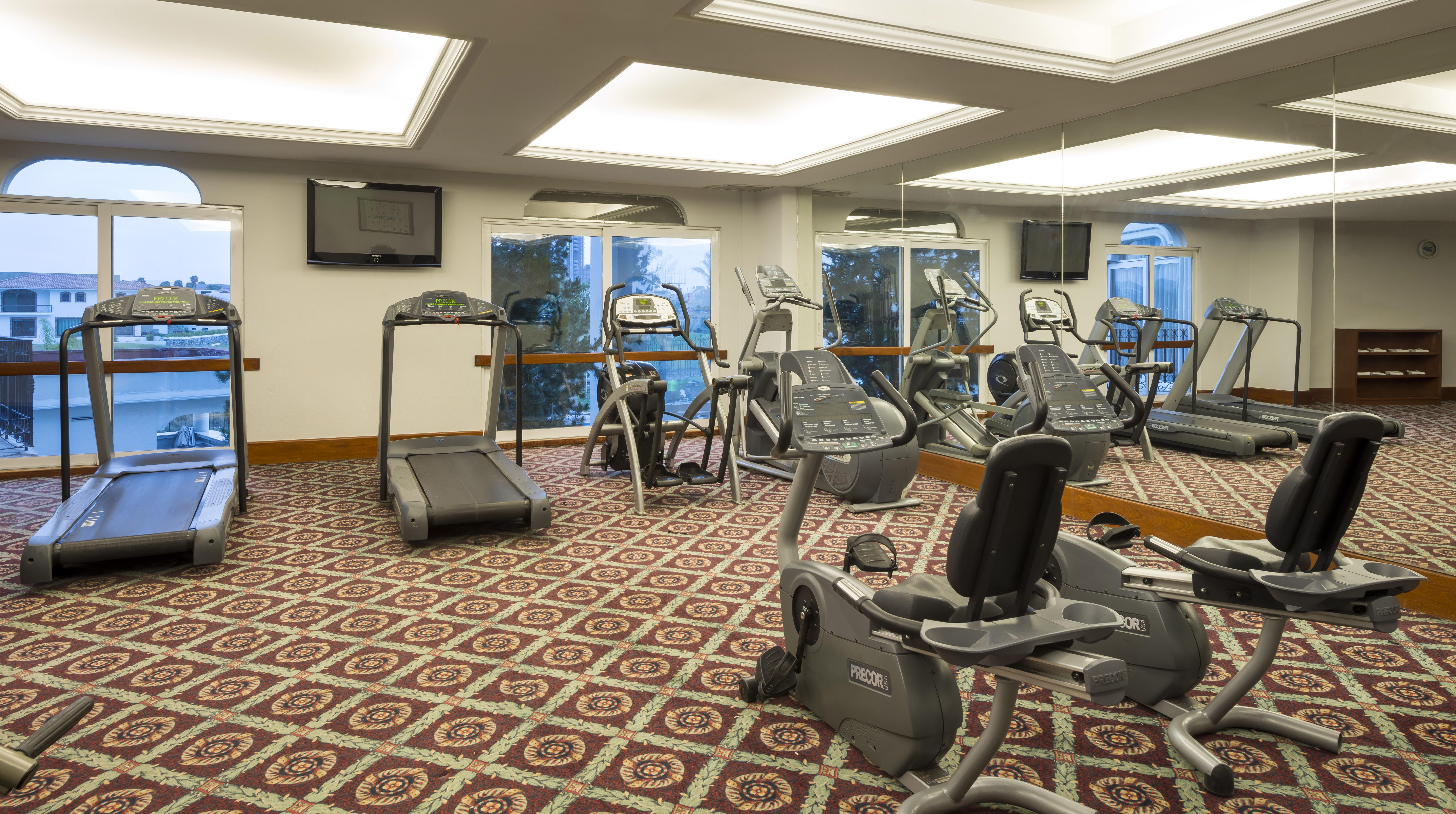 Camino Real Puebla Angelopolis Hotell Exteriör bild The gym at the hotel