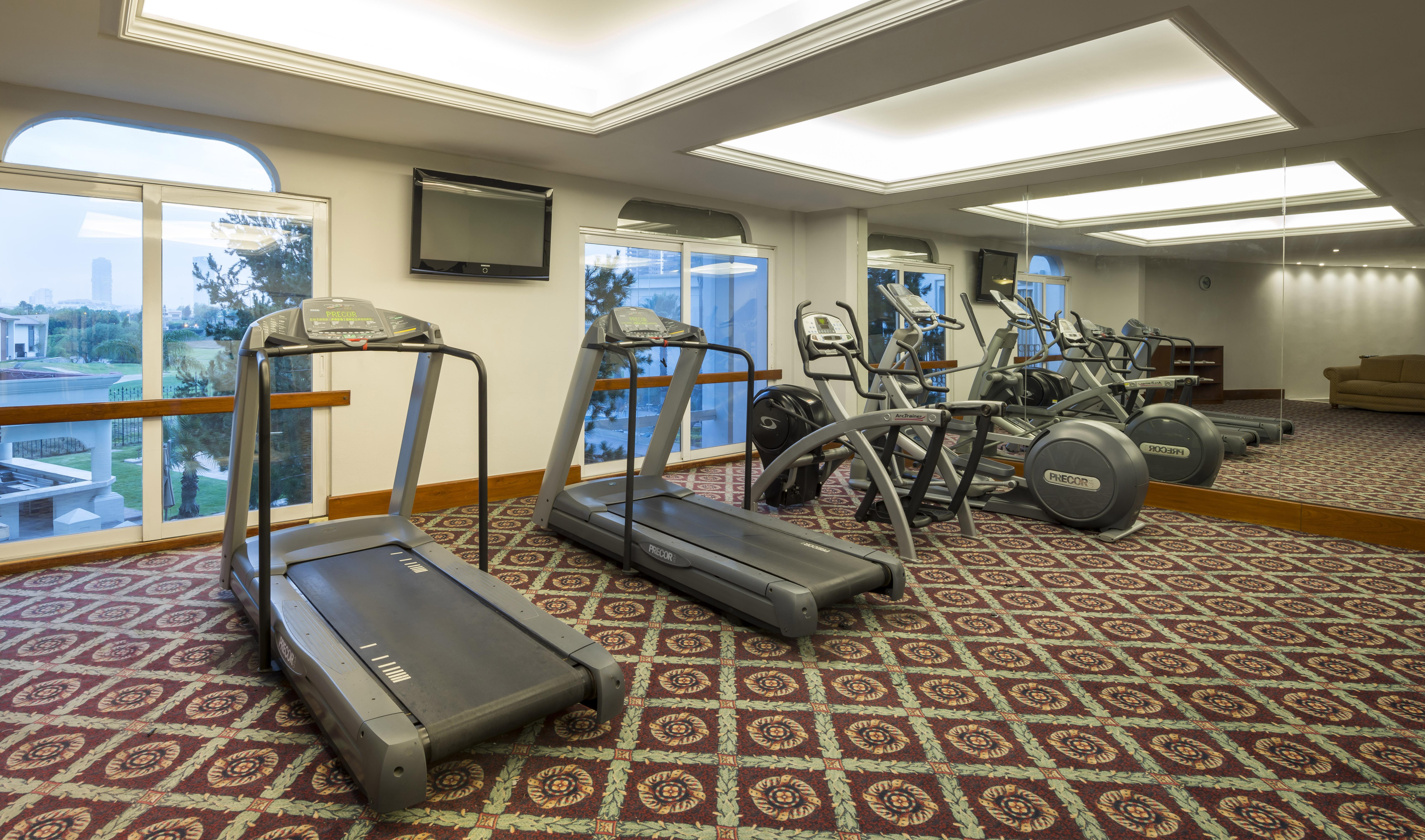 Camino Real Puebla Angelopolis Hotell Exteriör bild A treadmill