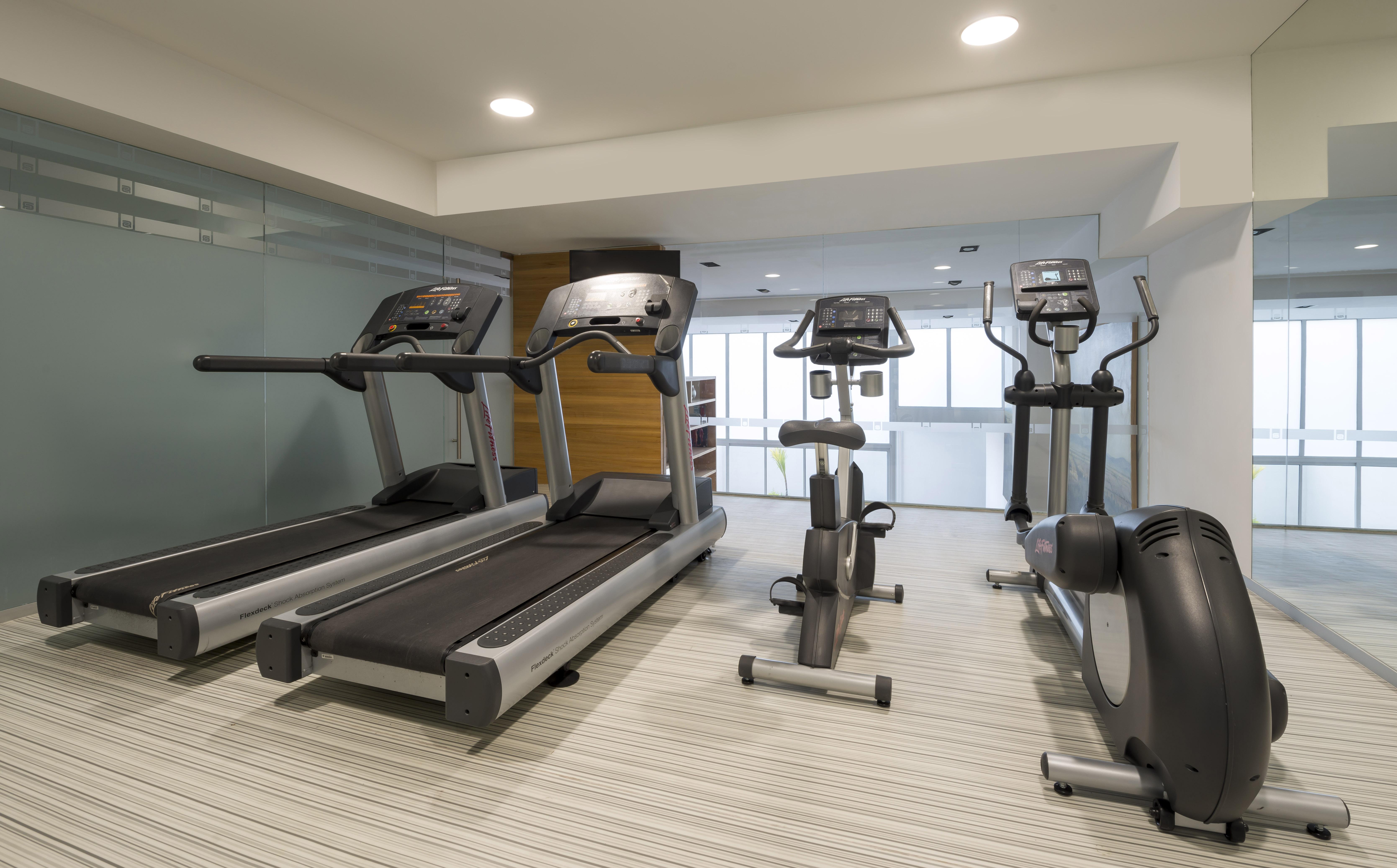 Camino Real Puebla Angelopolis Hotell Exteriör bild A gym
