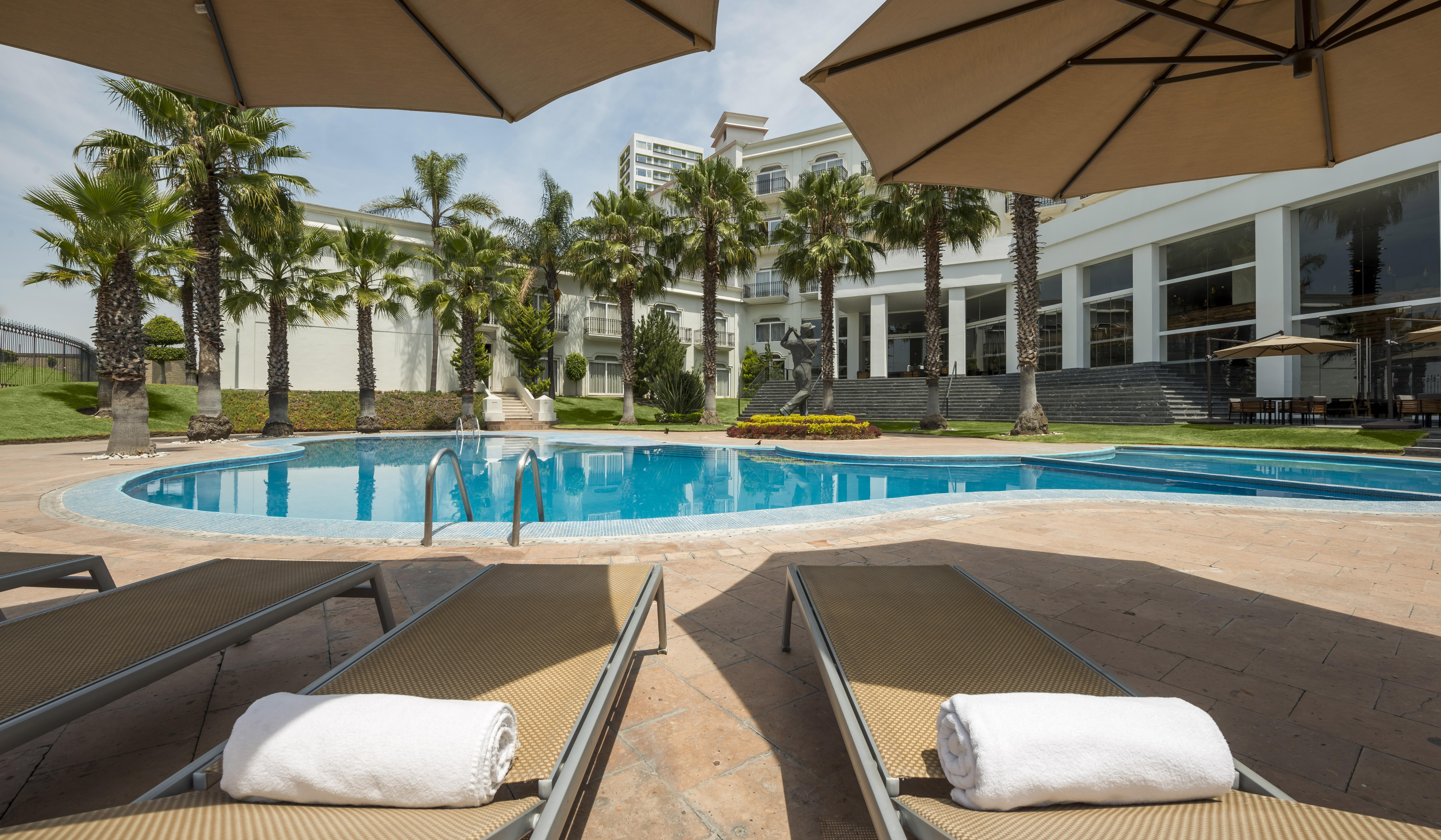 Camino Real Puebla Angelopolis Hotell Exteriör bild Pool at the hotel