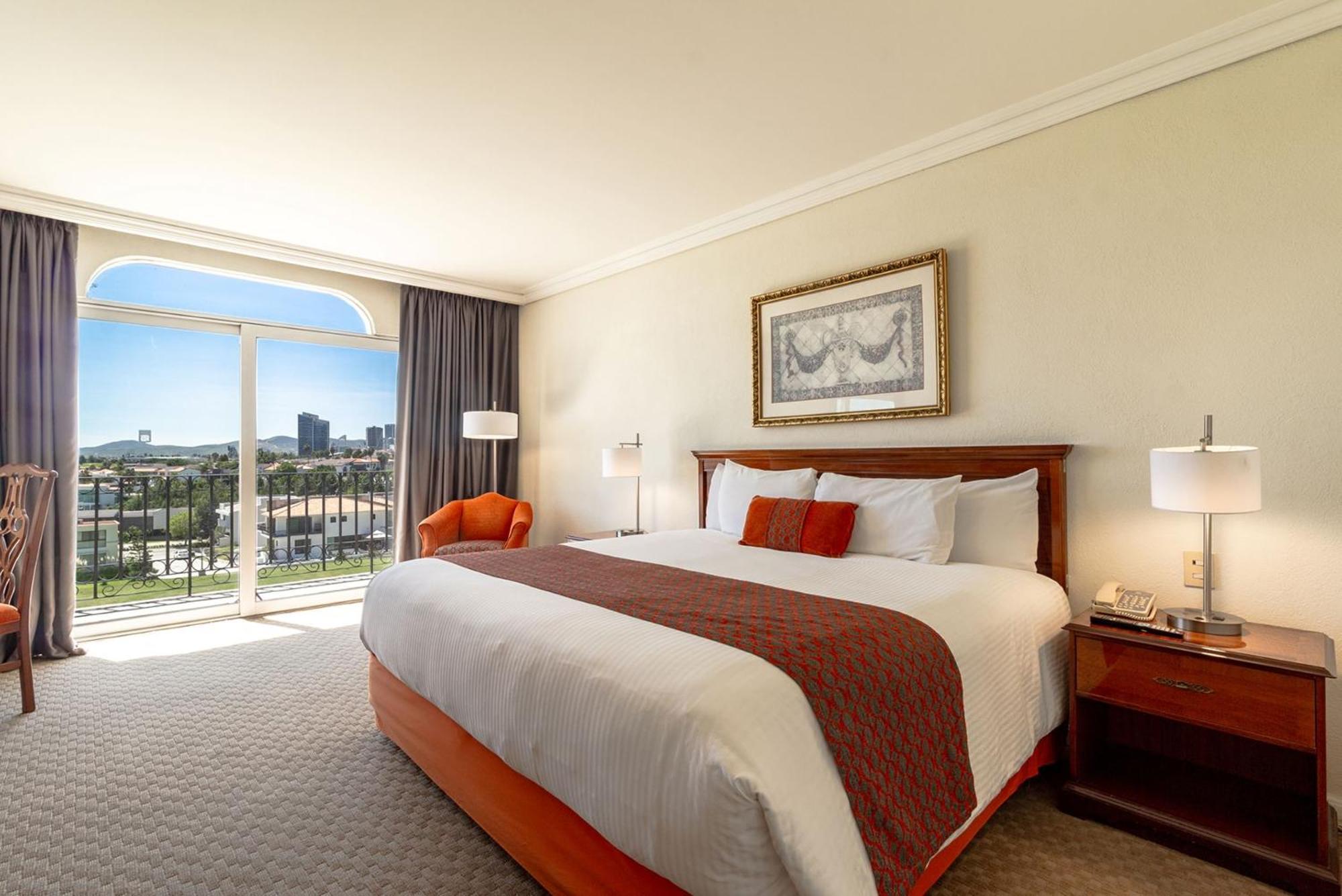 Camino Real Puebla Angelopolis Hotell Exteriör bild A guest room at the Hilton San Diego Bayfront