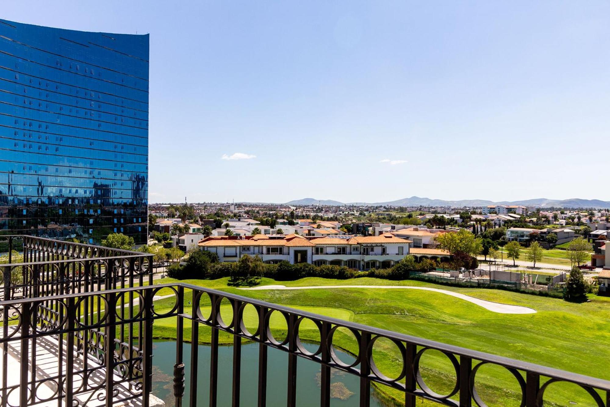 Camino Real Puebla Angelopolis Hotell Exteriör bild View of the golf course from the hotel